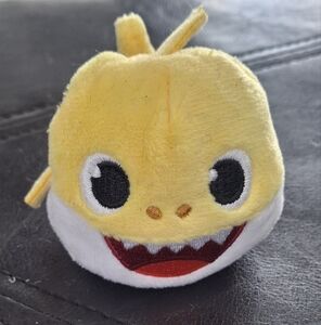 Pinkfong Baby Shark Mini 2.5" Plush soft Stuffed Toy Yellow Shark Not Working.